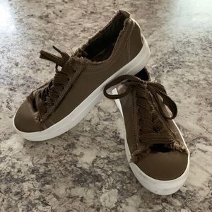 Cute Women’s Sneakers